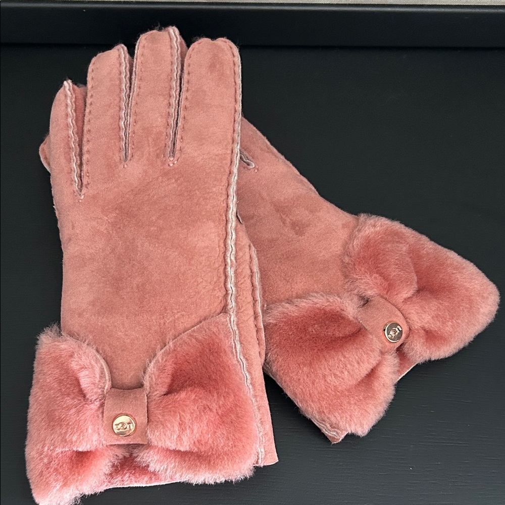 Ugg Pink Bow Trim Gloves
